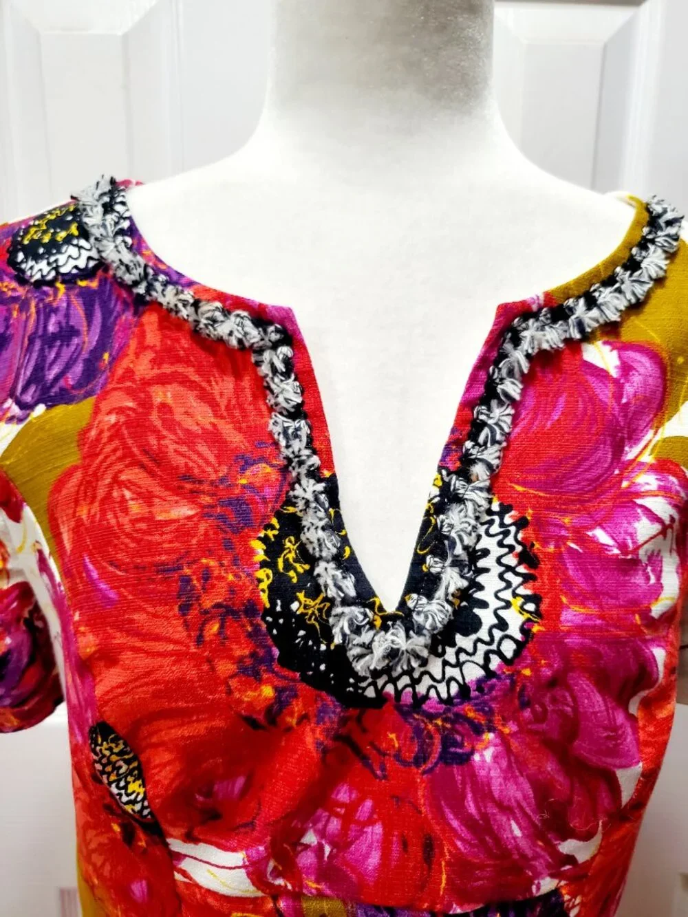 Trina Turk Floral Shift Dress Sz 10 Pink Cotton Fringe Resort Chic Hamptons - Picture 2 of 13